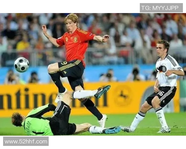 四人足球明星精彩介绍与成就回顾，领略绿茵场上的传奇风采